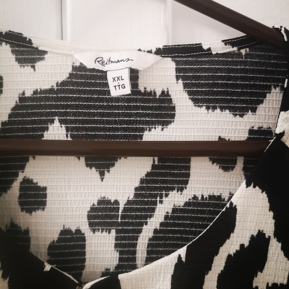 Reitmans short sleeved top animal print - Picture 3 of 4